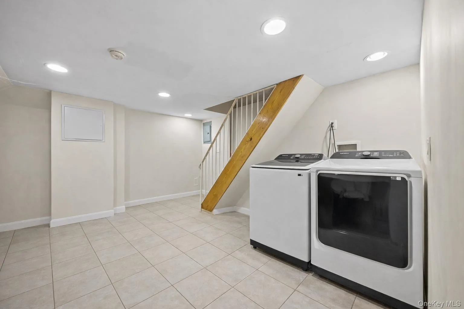 831 224th Street, New York, NY, 3 Bedrooms Bedrooms, 9 Rooms Rooms,2 BathroomsBathrooms,Residential,For Rent,224th,0,1023088 831 224th Street, New York, NY, 3 Bedrooms Bedrooms, 9 Rooms Rooms,2 BathroomsBathrooms,Residential,For Rent,224th,0,1023088