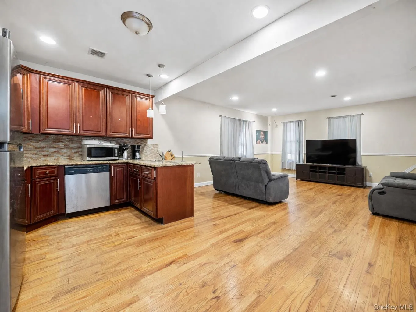 831 224th Street, New York, NY, 3 Bedrooms Bedrooms, 9 Rooms Rooms,2 BathroomsBathrooms,Residential,For Rent,224th,0,1023088 831 224th Street, New York, NY, 3 Bedrooms Bedrooms, 9 Rooms Rooms,2 BathroomsBathrooms,Residential,For Rent,224th,0,1023088