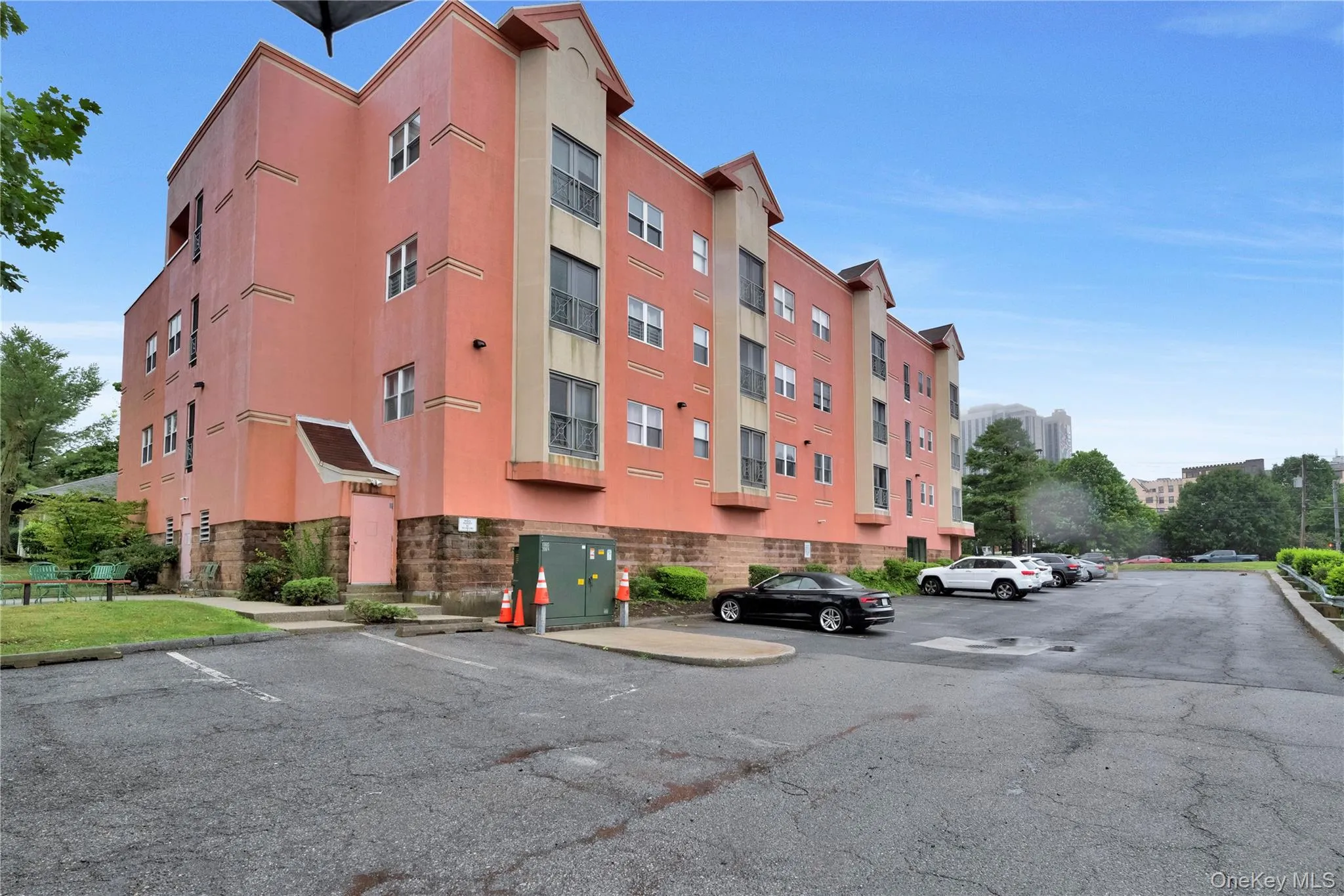 Lovely Studio Condo just one block from NR Waterfront Lovely Studio Condo just one block from NR Waterfront