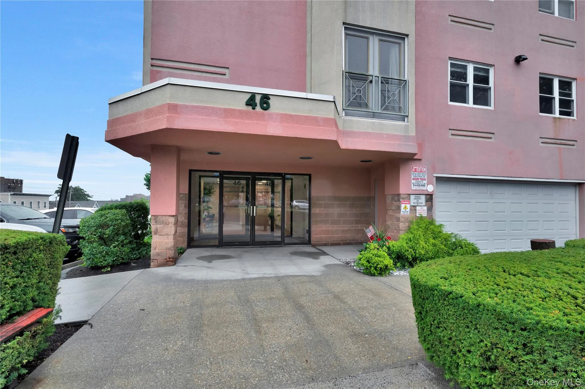 Lovely Studio Condo just one block from NR Waterfront Lovely Studio Condo just one block from NR Waterfront