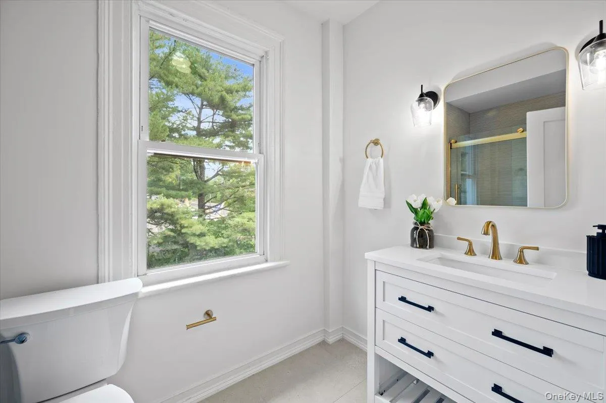 360 Western Highway, Orangetown, NY, 3 Bedrooms Bedrooms, 7 Rooms Rooms,2 BathroomsBathrooms,Residential Lease,For Rent,Western Highway,0,1023096 360 Western Highway, Orangetown, NY, 3 Bedrooms Bedrooms, 7 Rooms Rooms,2 BathroomsBathrooms,Residential Lease,For Rent,Western Highway,0,1023096