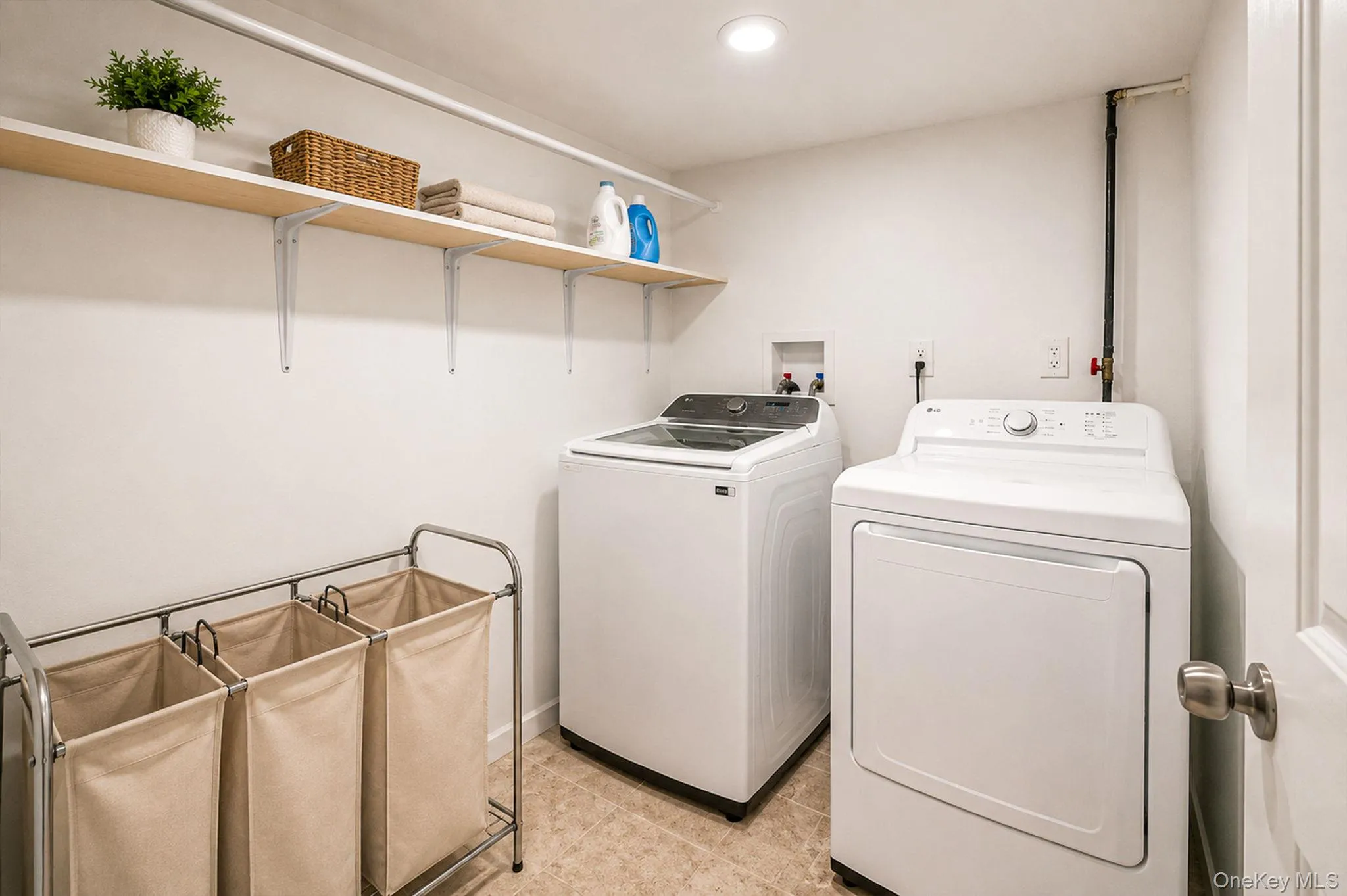 1096 Manor Lane, Islip, NY, 3 Bedrooms Bedrooms, 7 Rooms Rooms,2 BathroomsBathrooms,Residential,For Rent,Manor,0,1023102 1096 Manor Lane, Islip, NY, 3 Bedrooms Bedrooms, 7 Rooms Rooms,2 BathroomsBathrooms,Residential,For Rent,Manor,0,1023102