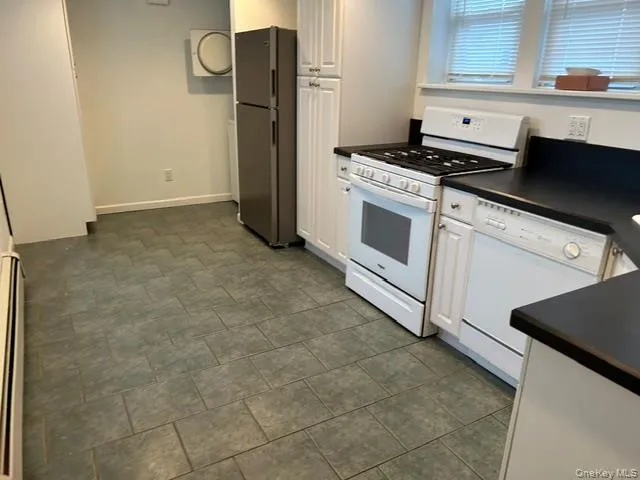 232 Cleveland Avenue, Hempstead, NY, 2 Bedrooms Bedrooms, 4 Rooms Rooms,1 BathroomBathrooms,Residential Lease,For Rent,Cleveland,0,1023109 232 Cleveland Avenue, Hempstead, NY, 2 Bedrooms Bedrooms, 4 Rooms Rooms,1 BathroomBathrooms,Residential Lease,For Rent,Cleveland,0,1023109