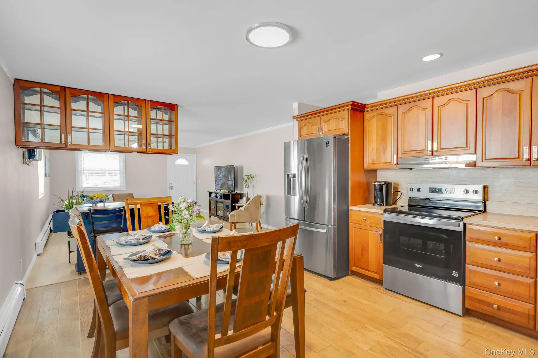 Eat-In-Kitchen Eat-In-Kitchen