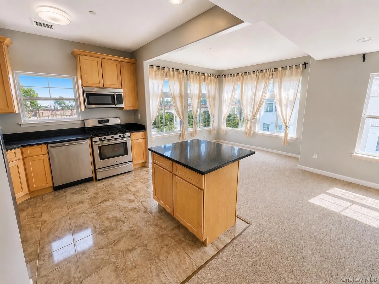 192 White Sands Way, New York, NY, 4 Bedrooms Bedrooms, 7 Rooms Rooms,2 BathroomsBathrooms,Residential Lease,For Rent,White Sands,0,1023121 192 White Sands Way, New York, NY, 4 Bedrooms Bedrooms, 7 Rooms Rooms,2 BathroomsBathrooms,Residential Lease,For Rent,White Sands,0,1023121