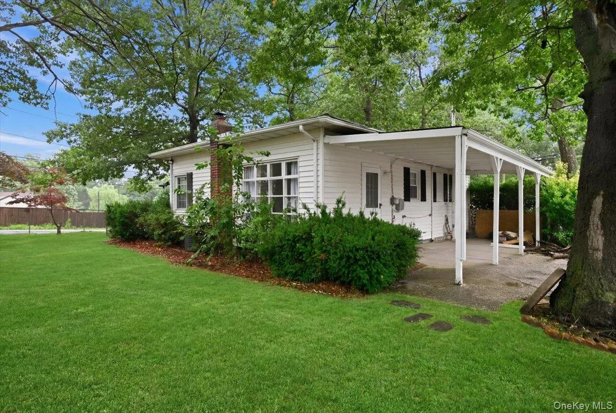89 4th Street, Islip, NY, 3 Bedrooms Bedrooms, 6 Rooms Rooms,1 BathroomBathrooms,Residential,For Rent,4th,0,1023126 89 4th Street, Islip, NY, 3 Bedrooms Bedrooms, 6 Rooms Rooms,1 BathroomBathrooms,Residential,For Rent,4th,0,1023126