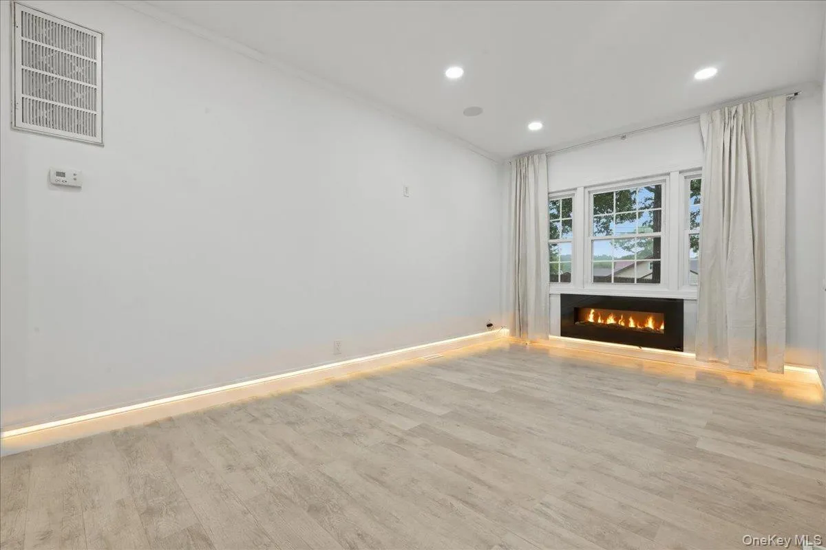 89 4th Street, Islip, NY, 3 Bedrooms Bedrooms, 6 Rooms Rooms,1 BathroomBathrooms,Residential,For Rent,4th,0,1023126 89 4th Street, Islip, NY, 3 Bedrooms Bedrooms, 6 Rooms Rooms,1 BathroomBathrooms,Residential,For Rent,4th,0,1023126
