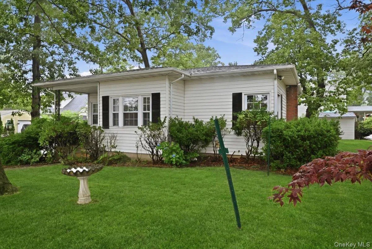 89 4th Street, Islip, NY, 3 Bedrooms Bedrooms, 6 Rooms Rooms,1 BathroomBathrooms,Residential,For Rent,4th,0,1023126 89 4th Street, Islip, NY, 3 Bedrooms Bedrooms, 6 Rooms Rooms,1 BathroomBathrooms,Residential,For Rent,4th,0,1023126