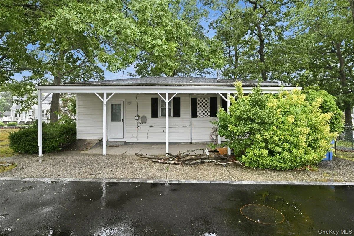 89 4th Street, Islip, NY, 3 Bedrooms Bedrooms, 6 Rooms Rooms,1 BathroomBathrooms,Residential,For Rent,4th,0,1023126 89 4th Street, Islip, NY, 3 Bedrooms Bedrooms, 6 Rooms Rooms,1 BathroomBathrooms,Residential,For Rent,4th,0,1023126