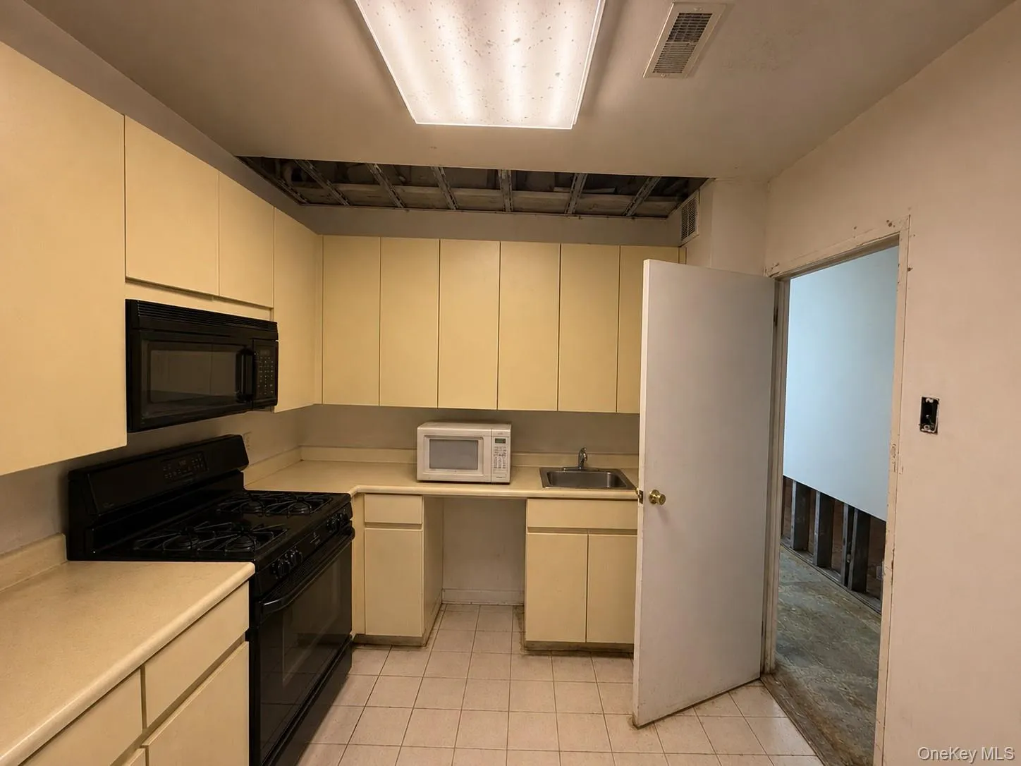 572 Louisiana Avenue, New York, NY, 2 Bedrooms Bedrooms, 6 Rooms Rooms,2 BathroomsBathrooms,Residential,For Rent,Louisiana,0,1023128 572 Louisiana Avenue, New York, NY, 2 Bedrooms Bedrooms, 6 Rooms Rooms,2 BathroomsBathrooms,Residential,For Rent,Louisiana,0,1023128
