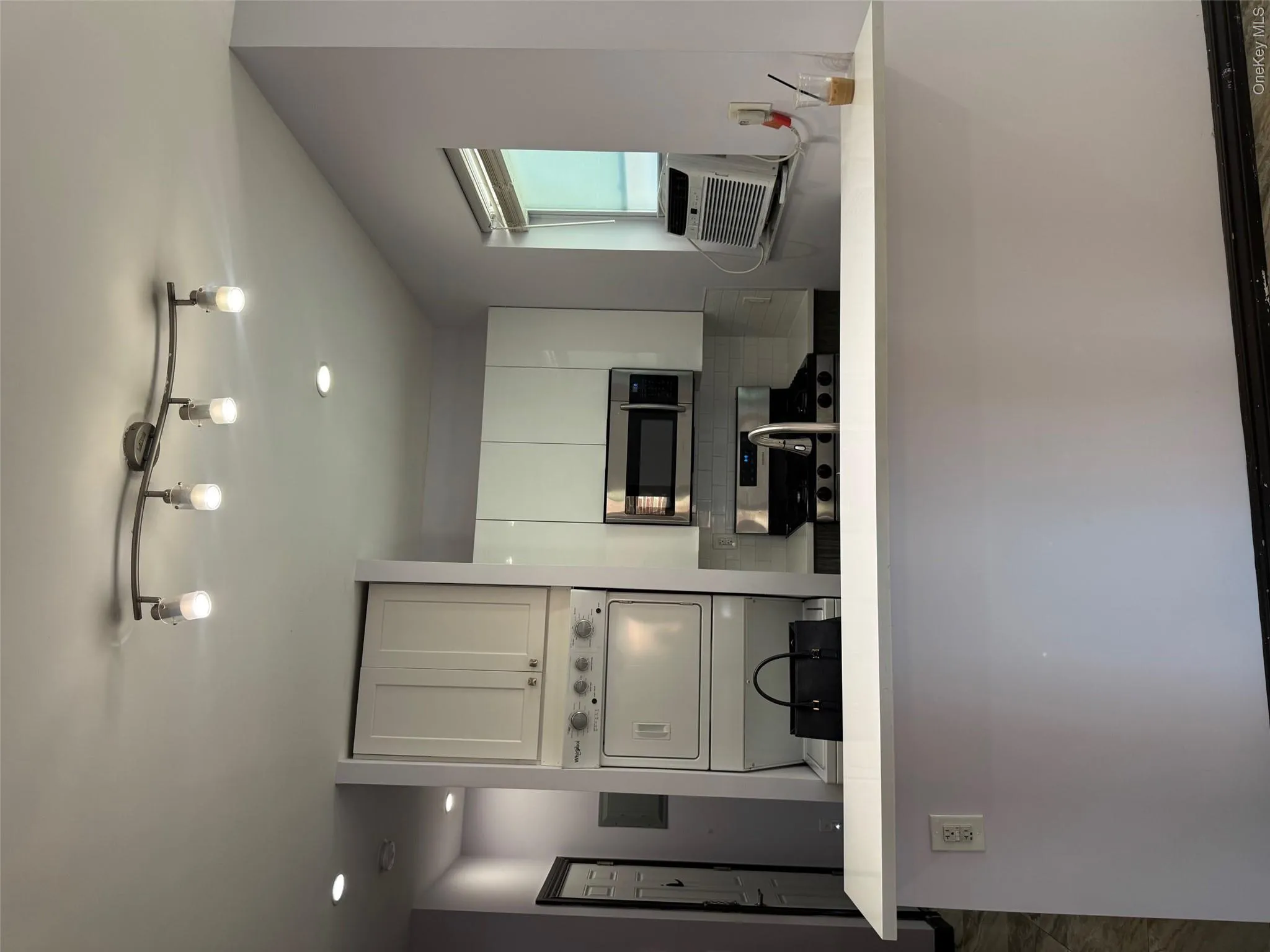 7305 Metropolitan Avenue, New York, NY, 2 Bedrooms Bedrooms, 4 Rooms Rooms,1 BathroomBathrooms,Residential Lease,For Rent,Metropolitan,0,1023130 7305 Metropolitan Avenue, New York, NY, 2 Bedrooms Bedrooms, 4 Rooms Rooms,1 BathroomBathrooms,Residential Lease,For Rent,Metropolitan,0,1023130