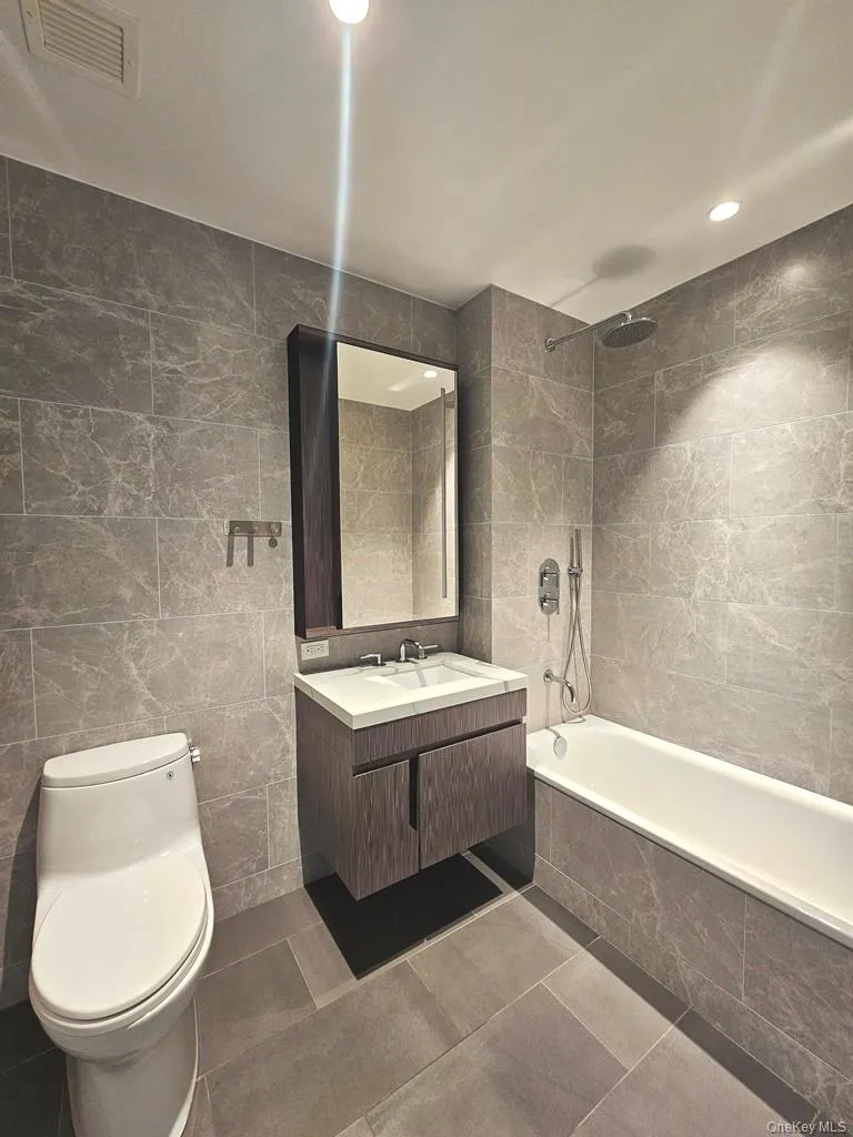 133-36 37th Avenue, New York, NY, 1 Bedroom Bedrooms, 4 Rooms Rooms,1 BathroomBathrooms,Residential Lease,For Rent,37th,0,1023131 133-36 37th Avenue, New York, NY, 1 Bedroom Bedrooms, 4 Rooms Rooms,1 BathroomBathrooms,Residential Lease,For Rent,37th,0,1023131