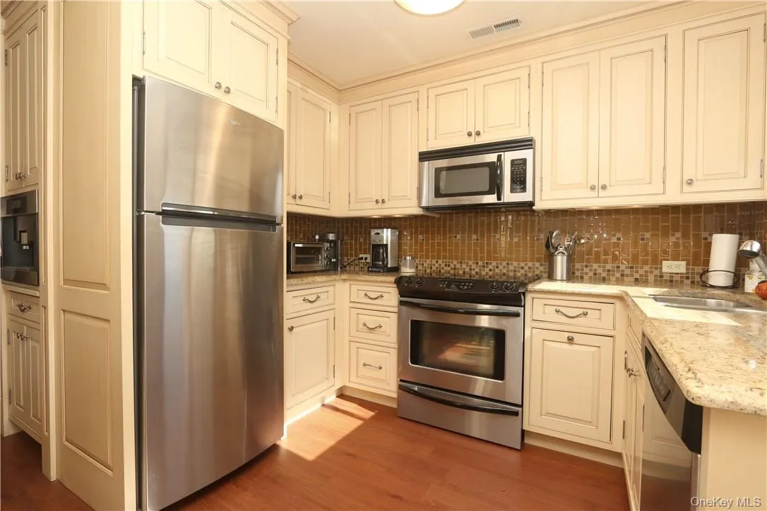 Notice the beautiful tiled backsplash Notice the beautiful tiled backsplash