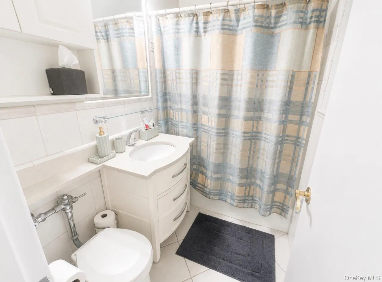 209-10 41st Ave, New York, NY, 2 Bedrooms Bedrooms, 4 Rooms Rooms,1 BathroomBathrooms,Residential,For Rent,41st Ave,0,1023137 209-10 41st Ave, New York, NY, 2 Bedrooms Bedrooms, 4 Rooms Rooms,1 BathroomBathrooms,Residential,For Rent,41st Ave,0,1023137