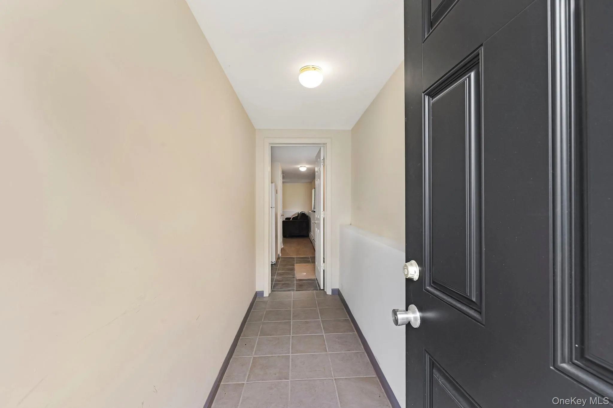 Side-entrance. Side-entrance.
