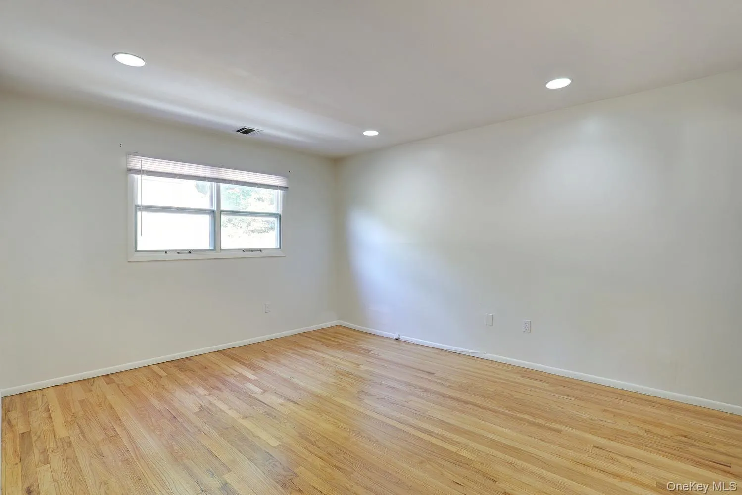 9 Charlotte Drive, Ramapo, NY, 5 Bedrooms Bedrooms, 9 Rooms Rooms,3 BathroomsBathrooms,Residential,For Rent,Charlotte,0,1023150 9 Charlotte Drive, Ramapo, NY, 5 Bedrooms Bedrooms, 9 Rooms Rooms,3 BathroomsBathrooms,Residential,For Rent,Charlotte,0,1023150