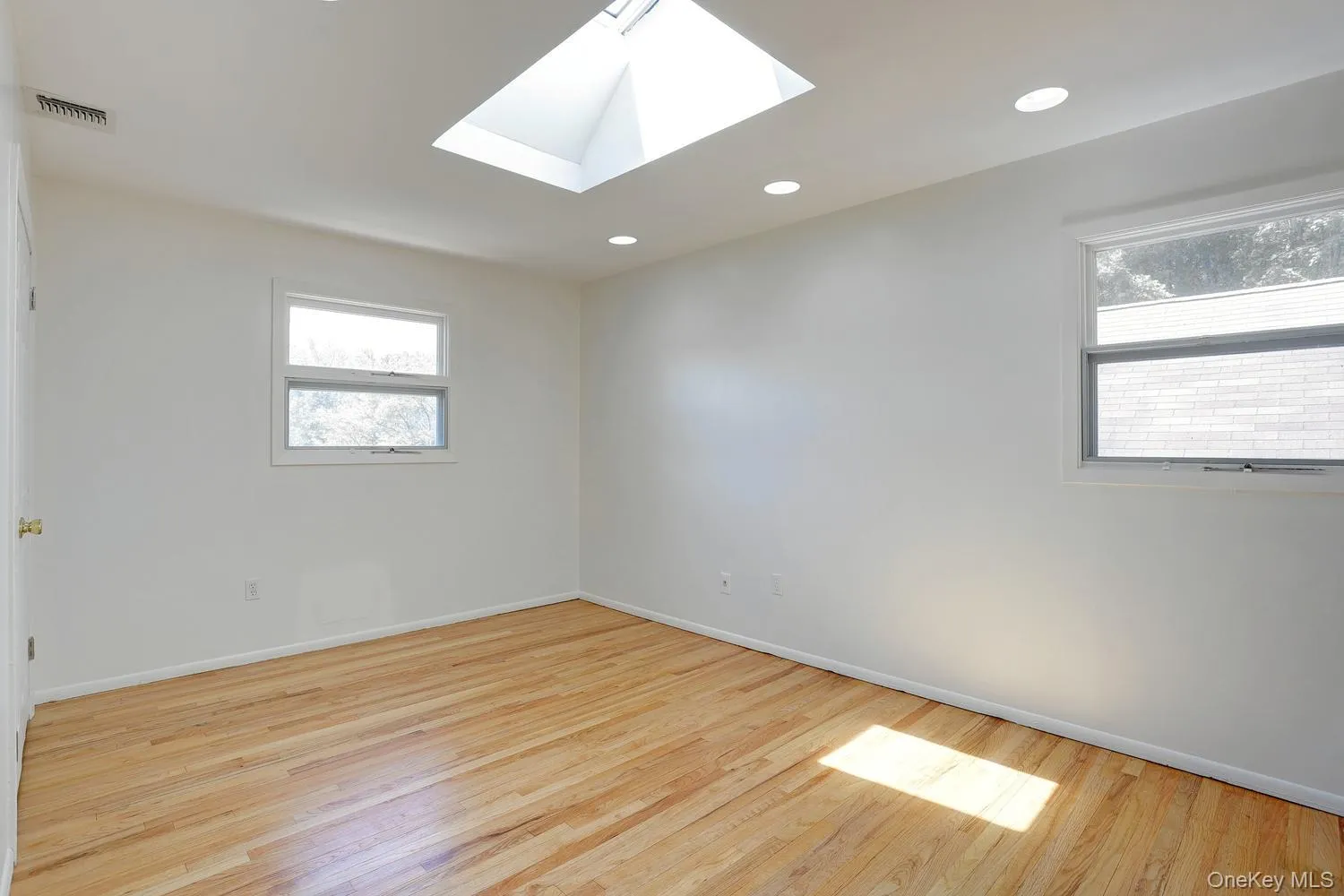 9 Charlotte Drive, Ramapo, NY, 5 Bedrooms Bedrooms, 9 Rooms Rooms,3 BathroomsBathrooms,Residential,For Rent,Charlotte,0,1023150 9 Charlotte Drive, Ramapo, NY, 5 Bedrooms Bedrooms, 9 Rooms Rooms,3 BathroomsBathrooms,Residential,For Rent,Charlotte,0,1023150
