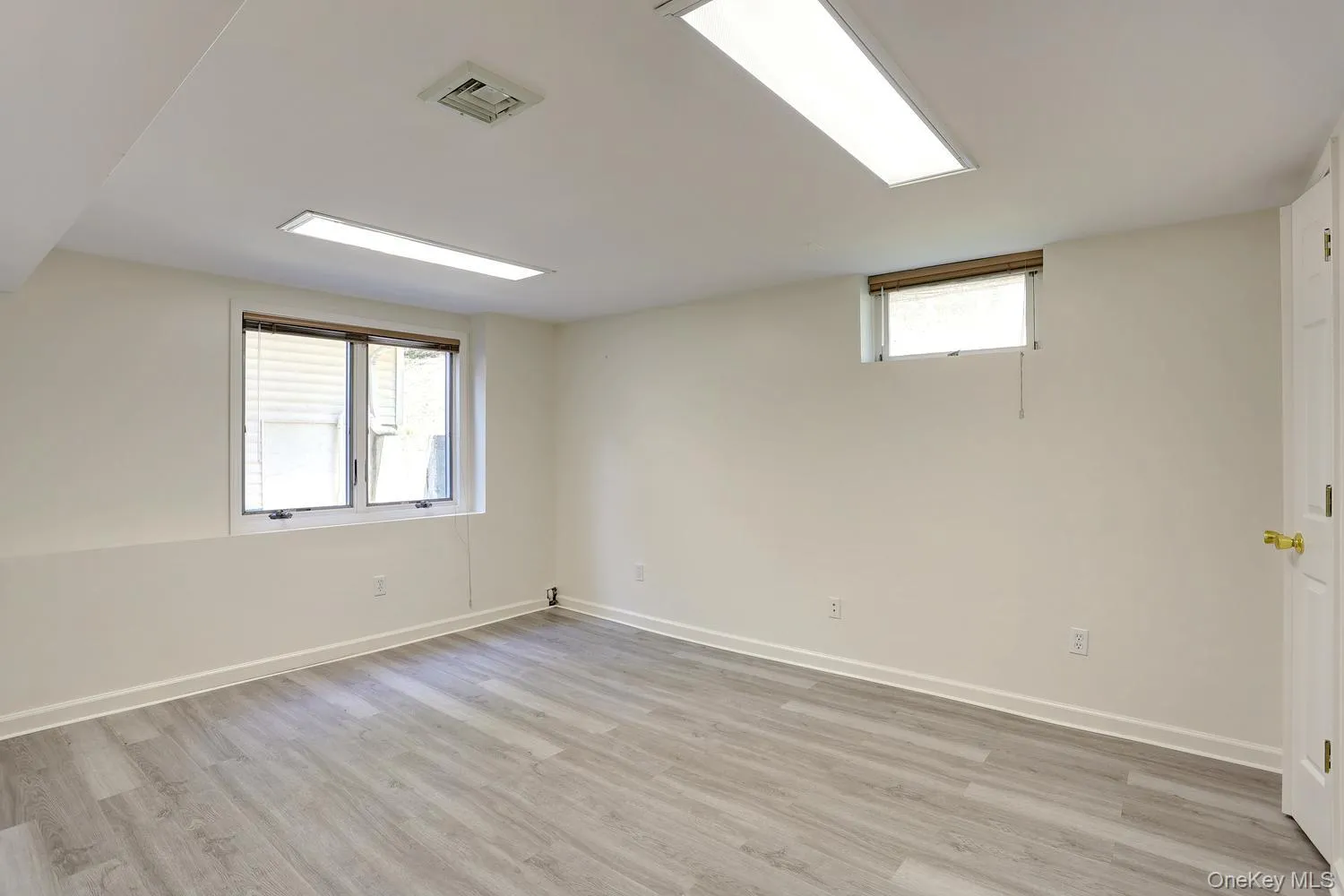 9 Charlotte Drive, Ramapo, NY, 5 Bedrooms Bedrooms, 9 Rooms Rooms,3 BathroomsBathrooms,Residential,For Rent,Charlotte,0,1023150 9 Charlotte Drive, Ramapo, NY, 5 Bedrooms Bedrooms, 9 Rooms Rooms,3 BathroomsBathrooms,Residential,For Rent,Charlotte,0,1023150