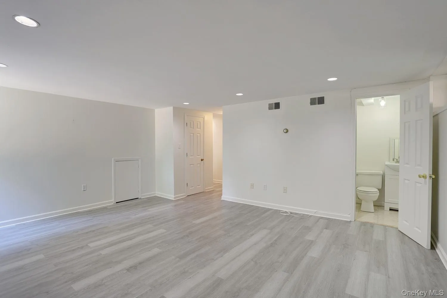 9 Charlotte Drive, Ramapo, NY, 5 Bedrooms Bedrooms, 9 Rooms Rooms,3 BathroomsBathrooms,Residential,For Rent,Charlotte,0,1023150 9 Charlotte Drive, Ramapo, NY, 5 Bedrooms Bedrooms, 9 Rooms Rooms,3 BathroomsBathrooms,Residential,For Rent,Charlotte,0,1023150