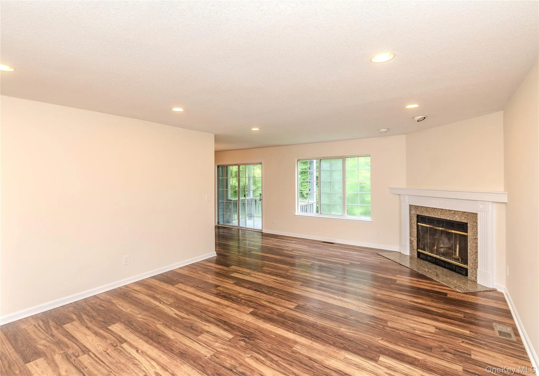 405 Bentley Court, Southeast, NY, 1 Bedroom Bedrooms, 6 Rooms Rooms,2 BathroomsBathrooms,Residential,For Rent,Bentley,0,1023154 405 Bentley Court, Southeast, NY, 1 Bedroom Bedrooms, 6 Rooms Rooms,2 BathroomsBathrooms,Residential,For Rent,Bentley,0,1023154