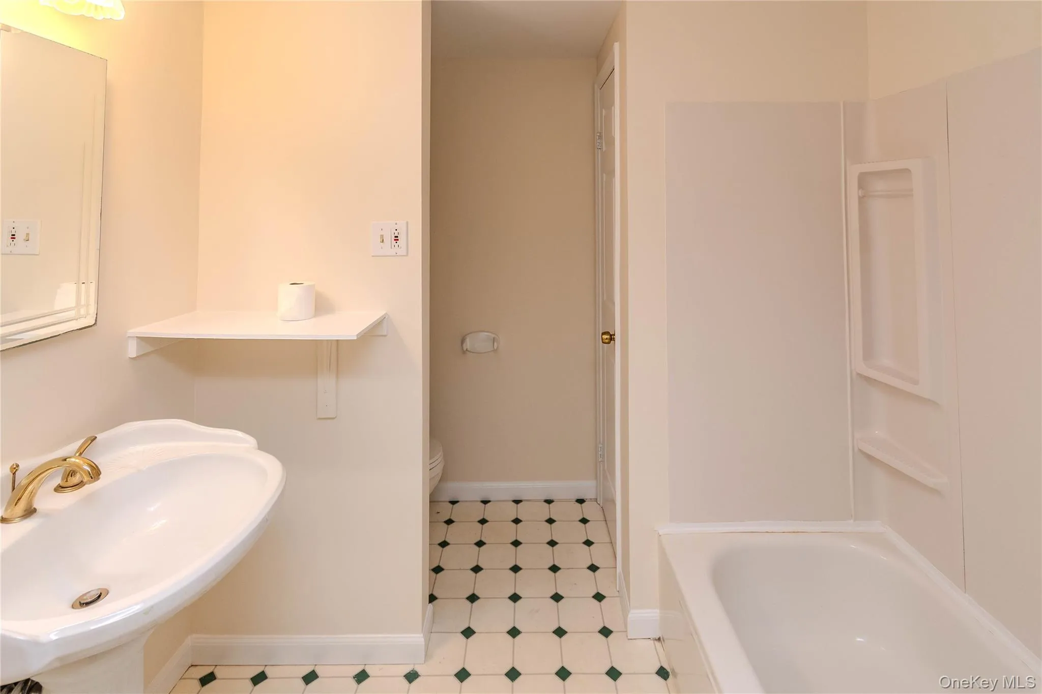 405 Bentley Court, Southeast, NY, 1 Bedroom Bedrooms, 6 Rooms Rooms,2 BathroomsBathrooms,Residential,For Rent,Bentley,0,1023154 405 Bentley Court, Southeast, NY, 1 Bedroom Bedrooms, 6 Rooms Rooms,2 BathroomsBathrooms,Residential,For Rent,Bentley,0,1023154