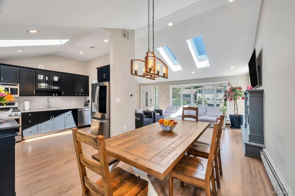 105 Ernest Street, Oyster Bay, NY, 3 Bedrooms Bedrooms, 7 Rooms Rooms,2 BathroomsBathrooms,Residential,For Rent,Ernest,0,1023171 105 Ernest Street, Oyster Bay, NY, 3 Bedrooms Bedrooms, 7 Rooms Rooms,2 BathroomsBathrooms,Residential,For Rent,Ernest,0,1023171