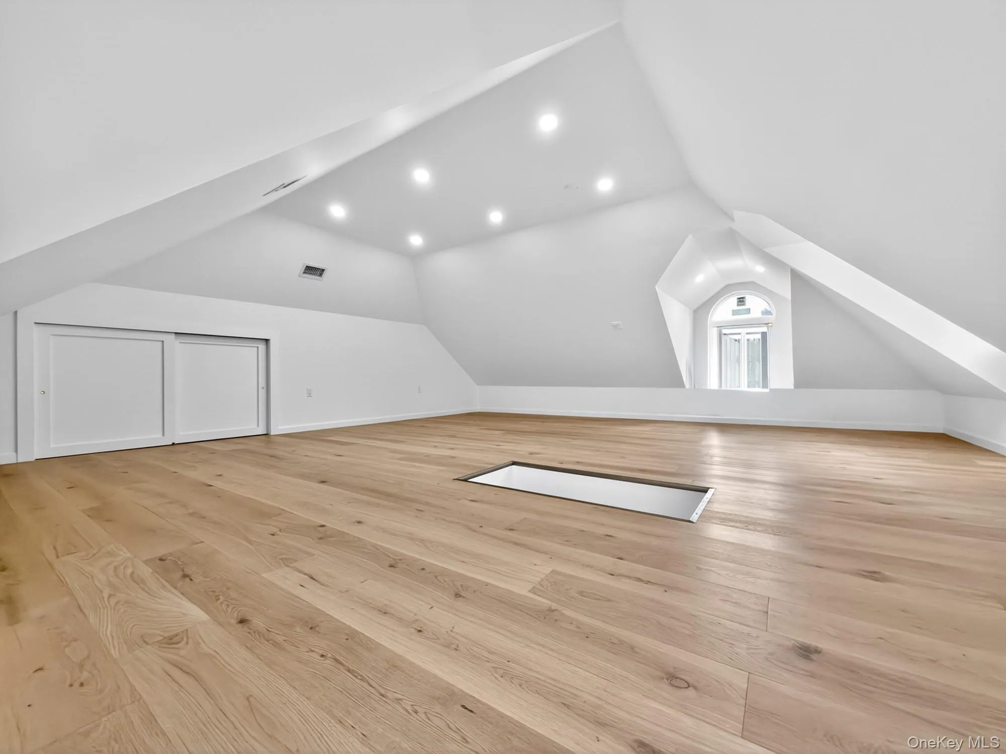 8366 Charlecote Ridge, New York, NY, 3 Bedrooms Bedrooms, 7 Rooms Rooms,4 BathroomsBathrooms,Residential,For Rent,Charlecote,0,1023182 8366 Charlecote Ridge, New York, NY, 3 Bedrooms Bedrooms, 7 Rooms Rooms,4 BathroomsBathrooms,Residential,For Rent,Charlecote,0,1023182