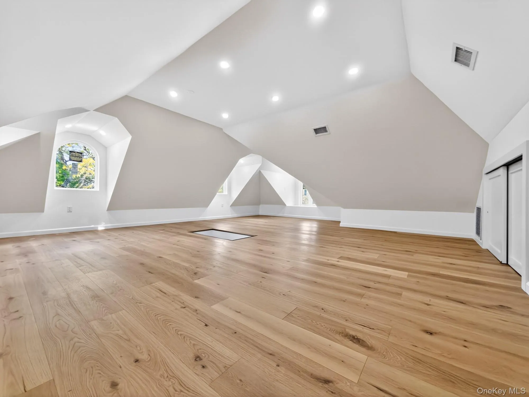 8366 Charlecote Ridge, New York, NY, 3 Bedrooms Bedrooms, 7 Rooms Rooms,4 BathroomsBathrooms,Residential,For Rent,Charlecote,0,1023182 8366 Charlecote Ridge, New York, NY, 3 Bedrooms Bedrooms, 7 Rooms Rooms,4 BathroomsBathrooms,Residential,For Rent,Charlecote,0,1023182