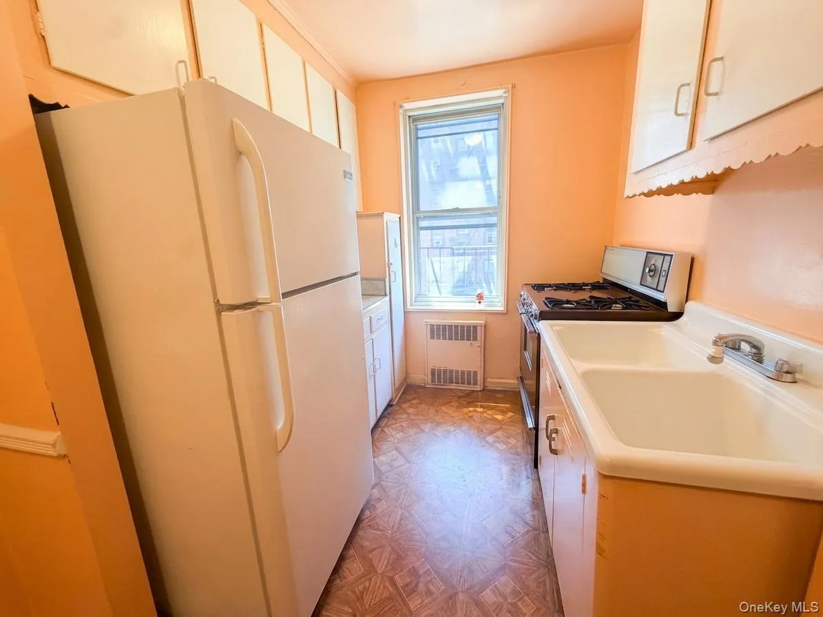 2232 Brigham Street, New York, NY, 2 Bedrooms Bedrooms, 5 Rooms Rooms,1 BathroomBathrooms,Residential,For Rent,Brigham,0,1023184 2232 Brigham Street, New York, NY, 2 Bedrooms Bedrooms, 5 Rooms Rooms,1 BathroomBathrooms,Residential,For Rent,Brigham,0,1023184