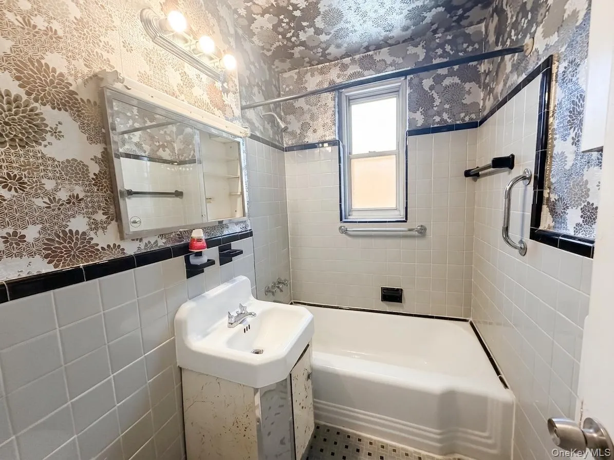 2232 Brigham Street, New York, NY, 2 Bedrooms Bedrooms, 5 Rooms Rooms,1 BathroomBathrooms,Residential,For Rent,Brigham,0,1023184 2232 Brigham Street, New York, NY, 2 Bedrooms Bedrooms, 5 Rooms Rooms,1 BathroomBathrooms,Residential,For Rent,Brigham,0,1023184
