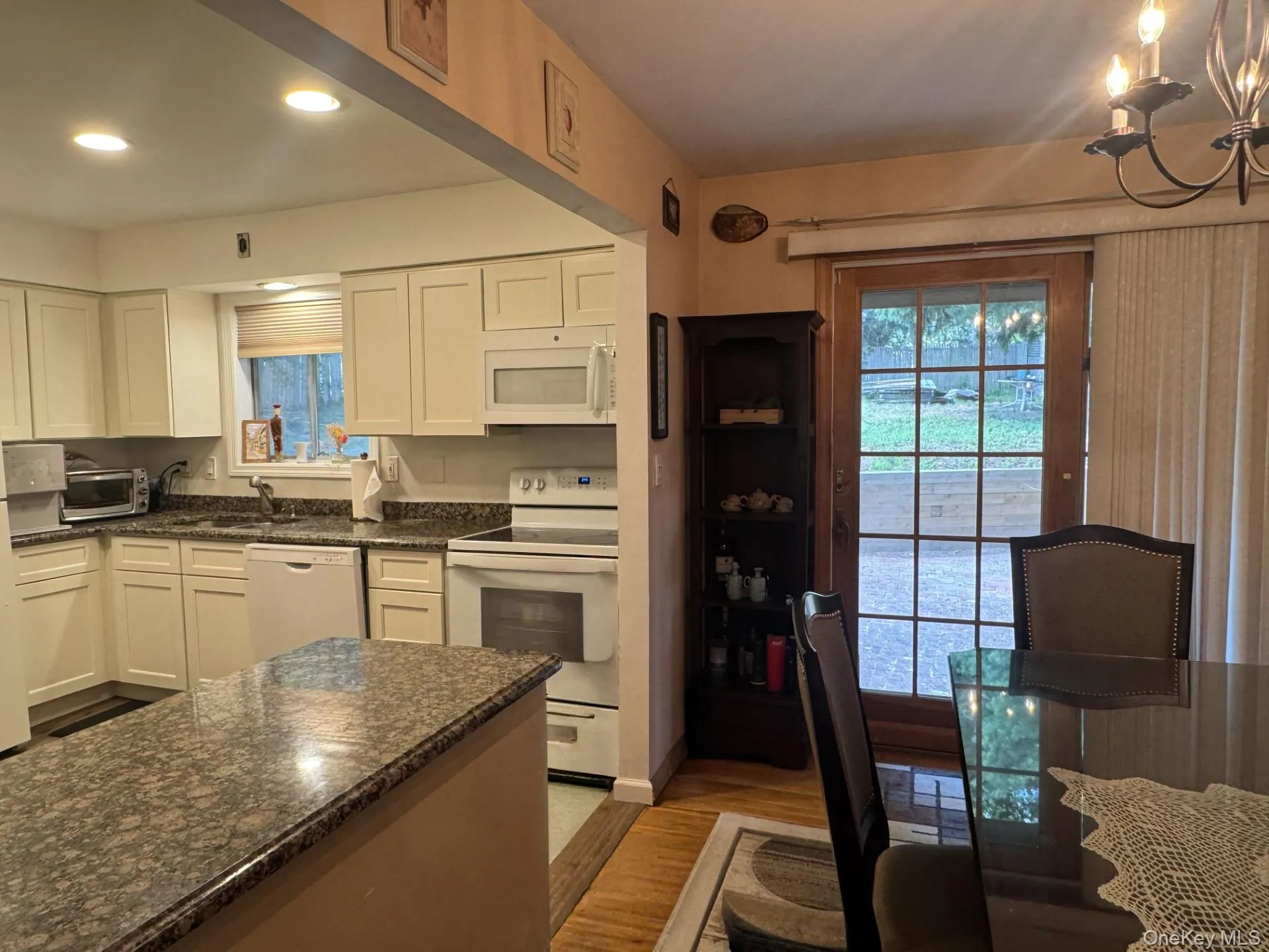 59 Bushwick Street, Huntington, NY, 5 Bedrooms Bedrooms, 9 Rooms Rooms,3 BathroomsBathrooms,Residential,For Rent,Bushwick,0,1023194 59 Bushwick Street, Huntington, NY, 5 Bedrooms Bedrooms, 9 Rooms Rooms,3 BathroomsBathrooms,Residential,For Rent,Bushwick,0,1023194