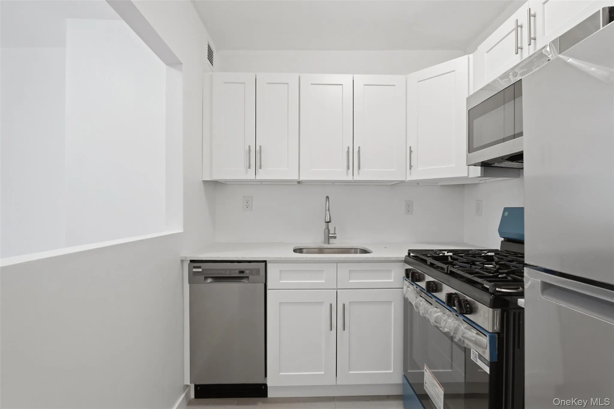 671 Bronx River Road, Yonkers, NY, 1 Bedroom Bedrooms, 3 Rooms Rooms,1 BathroomBathrooms,Residential,For Rent,Bronx River,0,1023196 671 Bronx River Road, Yonkers, NY, 1 Bedroom Bedrooms, 3 Rooms Rooms,1 BathroomBathrooms,Residential,For Rent,Bronx River,0,1023196