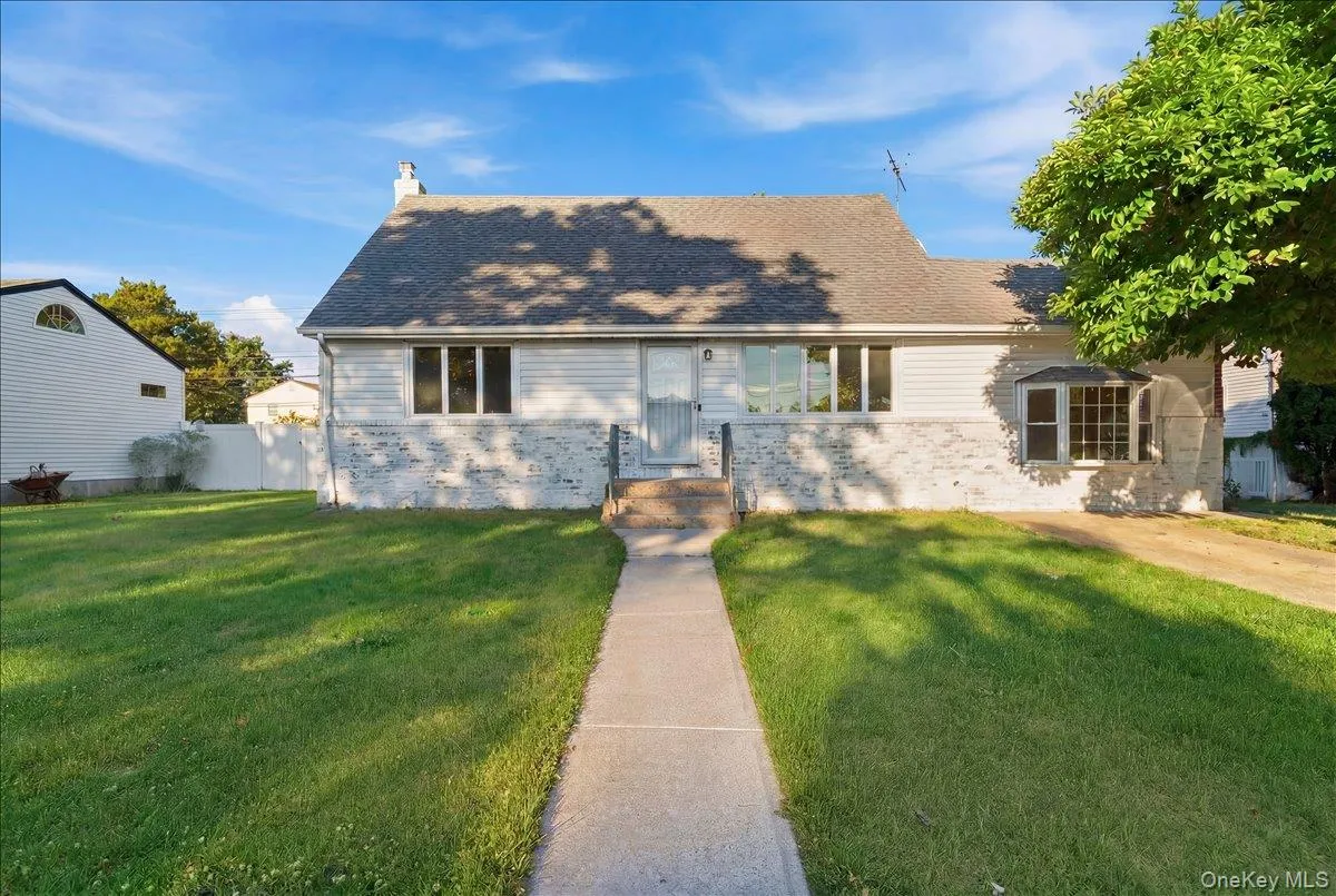 25 Lois Lane, Oyster Bay, NY, 4 Bedrooms Bedrooms, 8 Rooms Rooms,3 BathroomsBathrooms,Residential,For Rent,Lois,0,1023197 25 Lois Lane, Oyster Bay, NY, 4 Bedrooms Bedrooms, 8 Rooms Rooms,3 BathroomsBathrooms,Residential,For Rent,Lois,0,1023197