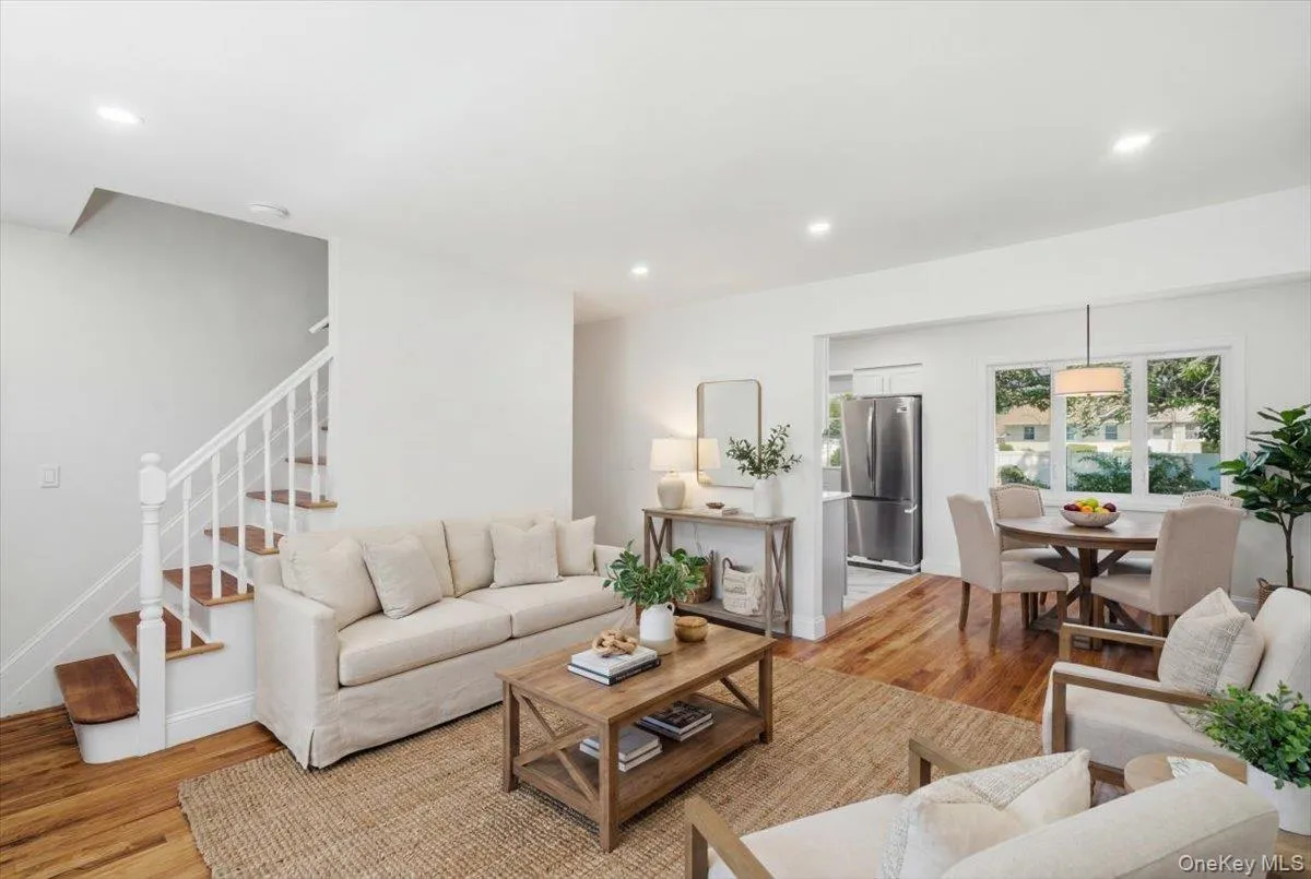 25 Lois Lane, Oyster Bay, NY, 4 Bedrooms Bedrooms, 8 Rooms Rooms,3 BathroomsBathrooms,Residential,For Rent,Lois,0,1023197 25 Lois Lane, Oyster Bay, NY, 4 Bedrooms Bedrooms, 8 Rooms Rooms,3 BathroomsBathrooms,Residential,For Rent,Lois,0,1023197