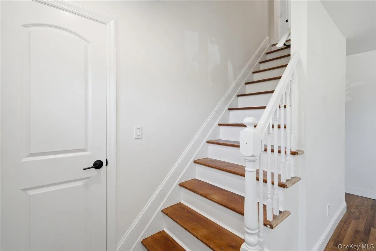25 Lois Lane, Oyster Bay, NY, 4 Bedrooms Bedrooms, 8 Rooms Rooms,3 BathroomsBathrooms,Residential,For Rent,Lois,0,1023197 25 Lois Lane, Oyster Bay, NY, 4 Bedrooms Bedrooms, 8 Rooms Rooms,3 BathroomsBathrooms,Residential,For Rent,Lois,0,1023197