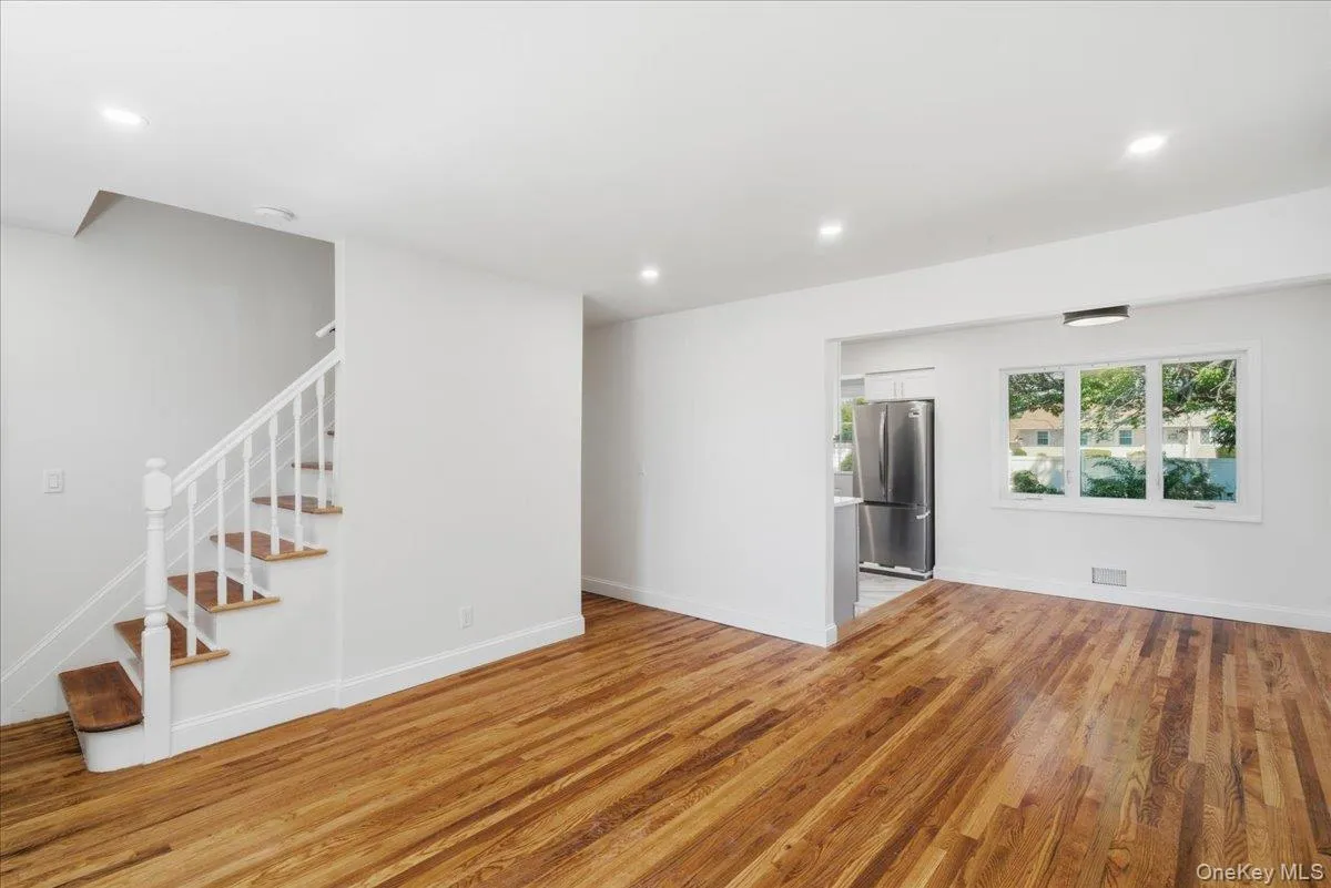 25 Lois Lane, Oyster Bay, NY, 4 Bedrooms Bedrooms, 8 Rooms Rooms,3 BathroomsBathrooms,Residential,For Rent,Lois,0,1023197 25 Lois Lane, Oyster Bay, NY, 4 Bedrooms Bedrooms, 8 Rooms Rooms,3 BathroomsBathrooms,Residential,For Rent,Lois,0,1023197