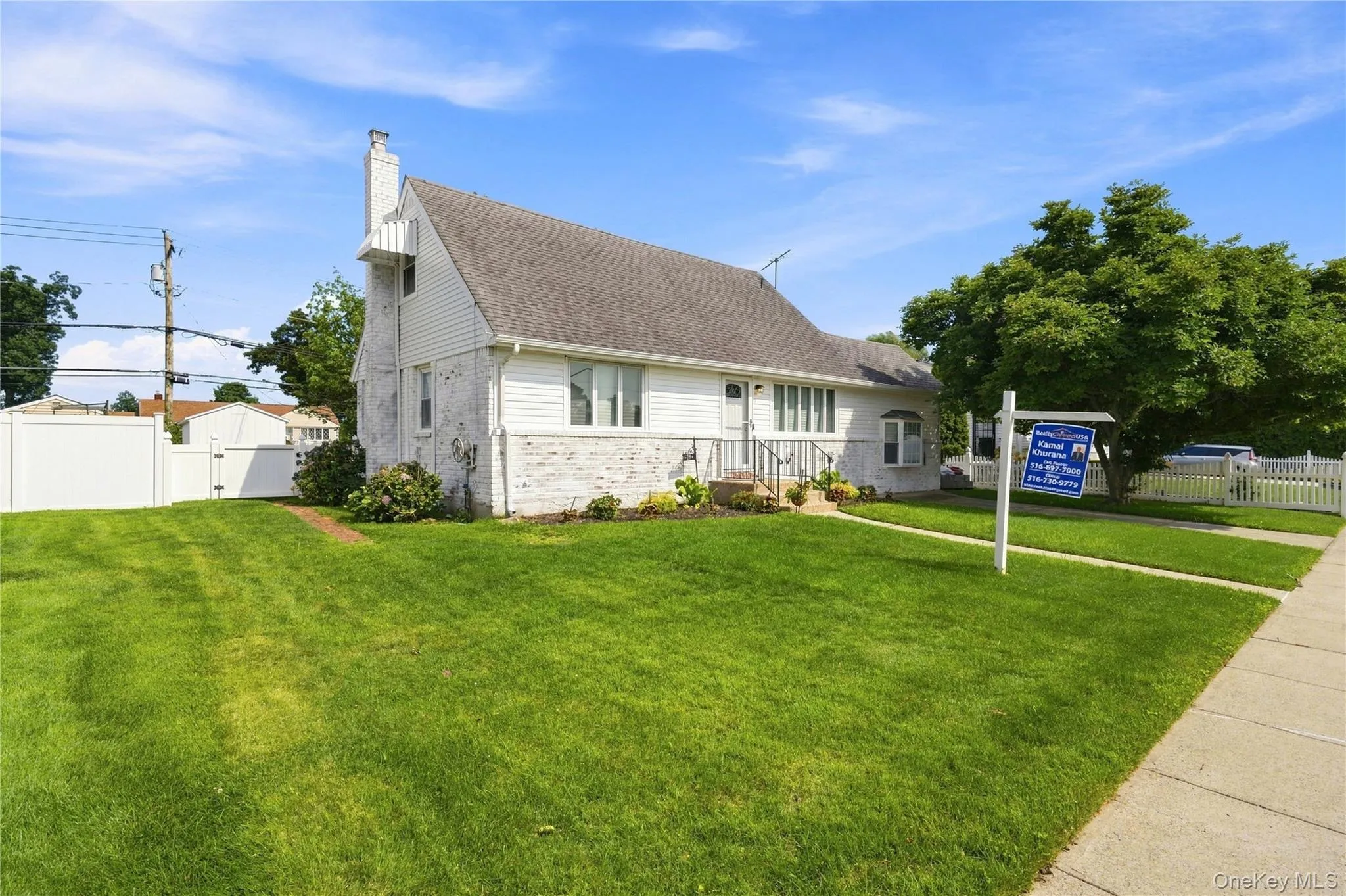 25 Lois Lane, Oyster Bay, NY, 4 Bedrooms Bedrooms, 8 Rooms Rooms,3 BathroomsBathrooms,Residential,For Rent,Lois,0,1023197 25 Lois Lane, Oyster Bay, NY, 4 Bedrooms Bedrooms, 8 Rooms Rooms,3 BathroomsBathrooms,Residential,For Rent,Lois,0,1023197