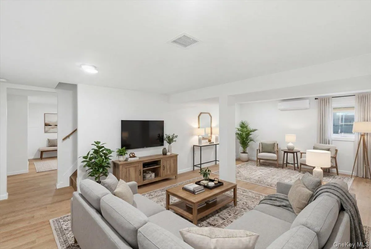 25 Lois Lane, Oyster Bay, NY, 4 Bedrooms Bedrooms, 8 Rooms Rooms,3 BathroomsBathrooms,Residential,For Rent,Lois,0,1023197 25 Lois Lane, Oyster Bay, NY, 4 Bedrooms Bedrooms, 8 Rooms Rooms,3 BathroomsBathrooms,Residential,For Rent,Lois,0,1023197