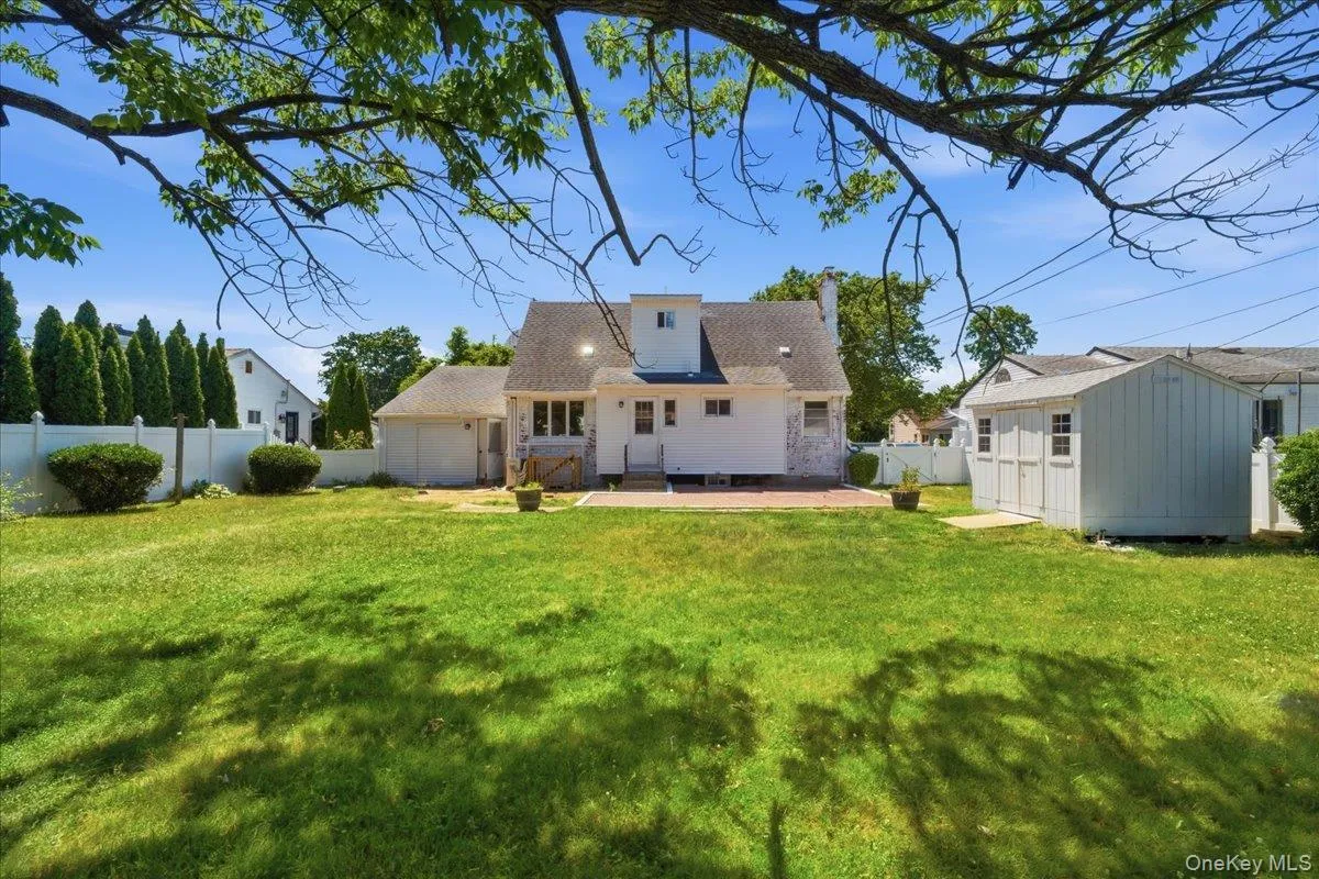 25 Lois Lane, Oyster Bay, NY, 4 Bedrooms Bedrooms, 8 Rooms Rooms,3 BathroomsBathrooms,Residential,For Rent,Lois,0,1023197 25 Lois Lane, Oyster Bay, NY, 4 Bedrooms Bedrooms, 8 Rooms Rooms,3 BathroomsBathrooms,Residential,For Rent,Lois,0,1023197