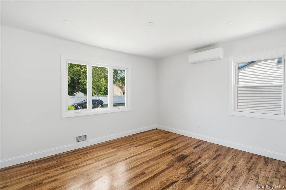25 Lois Lane, Oyster Bay, NY, 4 Bedrooms Bedrooms, 8 Rooms Rooms,3 BathroomsBathrooms,Residential,For Rent,Lois,0,1023197 25 Lois Lane, Oyster Bay, NY, 4 Bedrooms Bedrooms, 8 Rooms Rooms,3 BathroomsBathrooms,Residential,For Rent,Lois,0,1023197