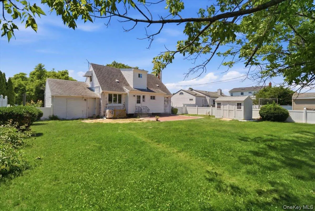 25 Lois Lane, Oyster Bay, NY, 4 Bedrooms Bedrooms, 8 Rooms Rooms,3 BathroomsBathrooms,Residential,For Rent,Lois,0,1023197 25 Lois Lane, Oyster Bay, NY, 4 Bedrooms Bedrooms, 8 Rooms Rooms,3 BathroomsBathrooms,Residential,For Rent,Lois,0,1023197