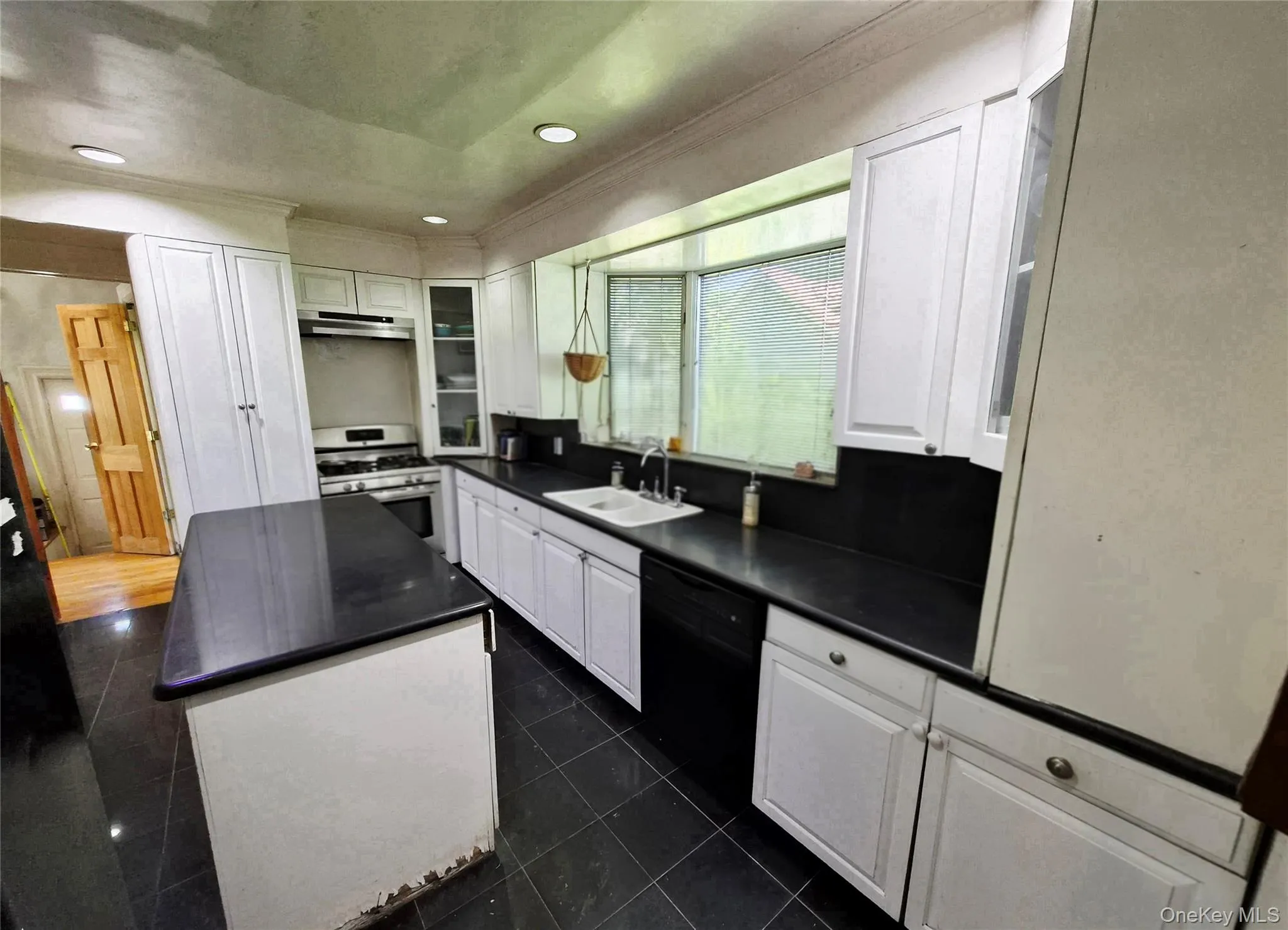 19404 110th Road, New York, NY, 5 Bedrooms Bedrooms, 11 Rooms Rooms,5 BathroomsBathrooms,Residential,For Rent,110th,0,1023198 19404 110th Road, New York, NY, 5 Bedrooms Bedrooms, 11 Rooms Rooms,5 BathroomsBathrooms,Residential,For Rent,110th,0,1023198