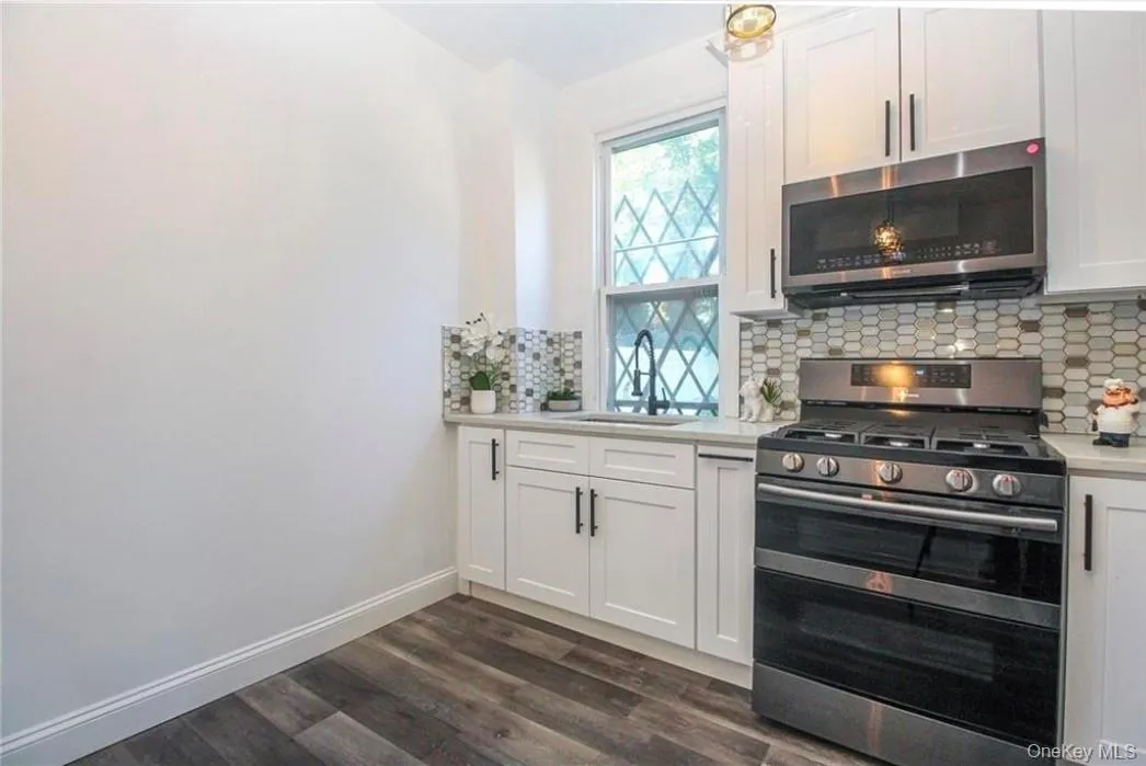3088 Heath Avenue, New York, NY, 3 Bedrooms Bedrooms, 8 Rooms Rooms,2 BathroomsBathrooms,Residential,For Rent,Heath,0,1023200 3088 Heath Avenue, New York, NY, 3 Bedrooms Bedrooms, 8 Rooms Rooms,2 BathroomsBathrooms,Residential,For Rent,Heath,0,1023200