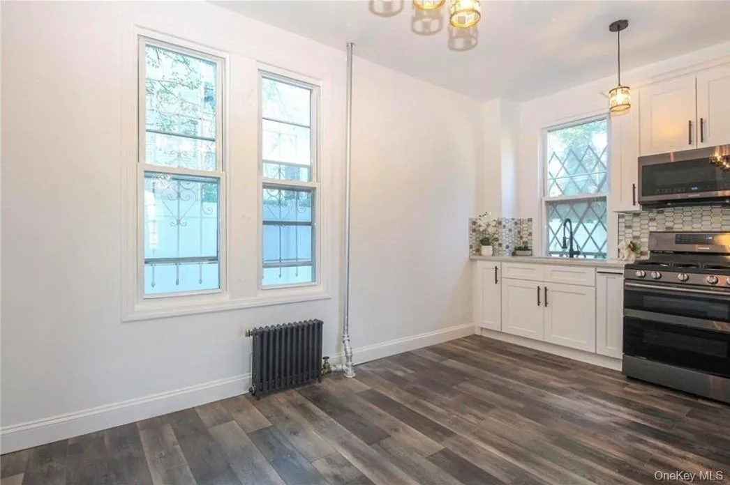3088 Heath Avenue, New York, NY, 3 Bedrooms Bedrooms, 8 Rooms Rooms,2 BathroomsBathrooms,Residential,For Rent,Heath,0,1023200 3088 Heath Avenue, New York, NY, 3 Bedrooms Bedrooms, 8 Rooms Rooms,2 BathroomsBathrooms,Residential,For Rent,Heath,0,1023200