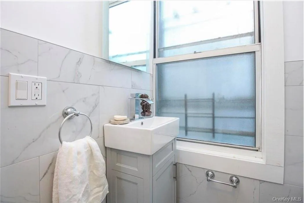 3088 Heath Avenue, New York, NY, 3 Bedrooms Bedrooms, 8 Rooms Rooms,2 BathroomsBathrooms,Residential,For Rent,Heath,0,1023200 3088 Heath Avenue, New York, NY, 3 Bedrooms Bedrooms, 8 Rooms Rooms,2 BathroomsBathrooms,Residential,For Rent,Heath,0,1023200