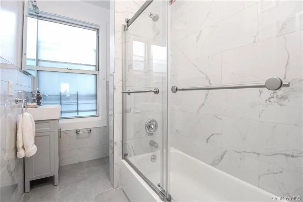 3088 Heath Avenue, New York, NY, 3 Bedrooms Bedrooms, 8 Rooms Rooms,2 BathroomsBathrooms,Residential,For Rent,Heath,0,1023200 3088 Heath Avenue, New York, NY, 3 Bedrooms Bedrooms, 8 Rooms Rooms,2 BathroomsBathrooms,Residential,For Rent,Heath,0,1023200