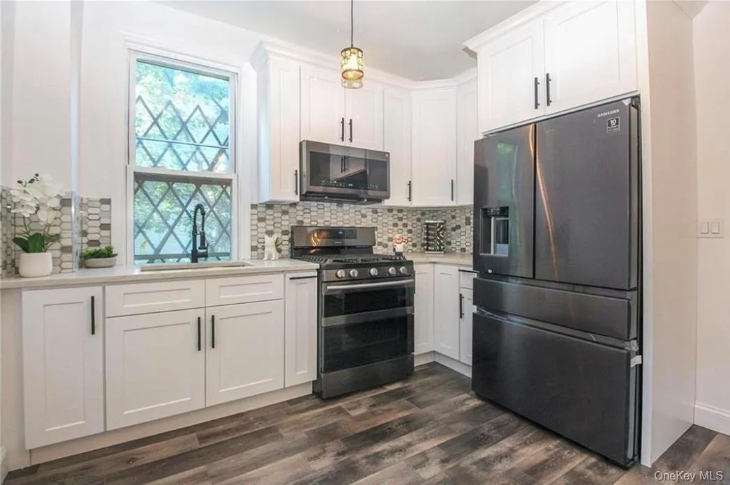3088 Heath Avenue, New York, NY, 3 Bedrooms Bedrooms, 8 Rooms Rooms,2 BathroomsBathrooms,Residential,For Rent,Heath,0,1023200 3088 Heath Avenue, New York, NY, 3 Bedrooms Bedrooms, 8 Rooms Rooms,2 BathroomsBathrooms,Residential,For Rent,Heath,0,1023200