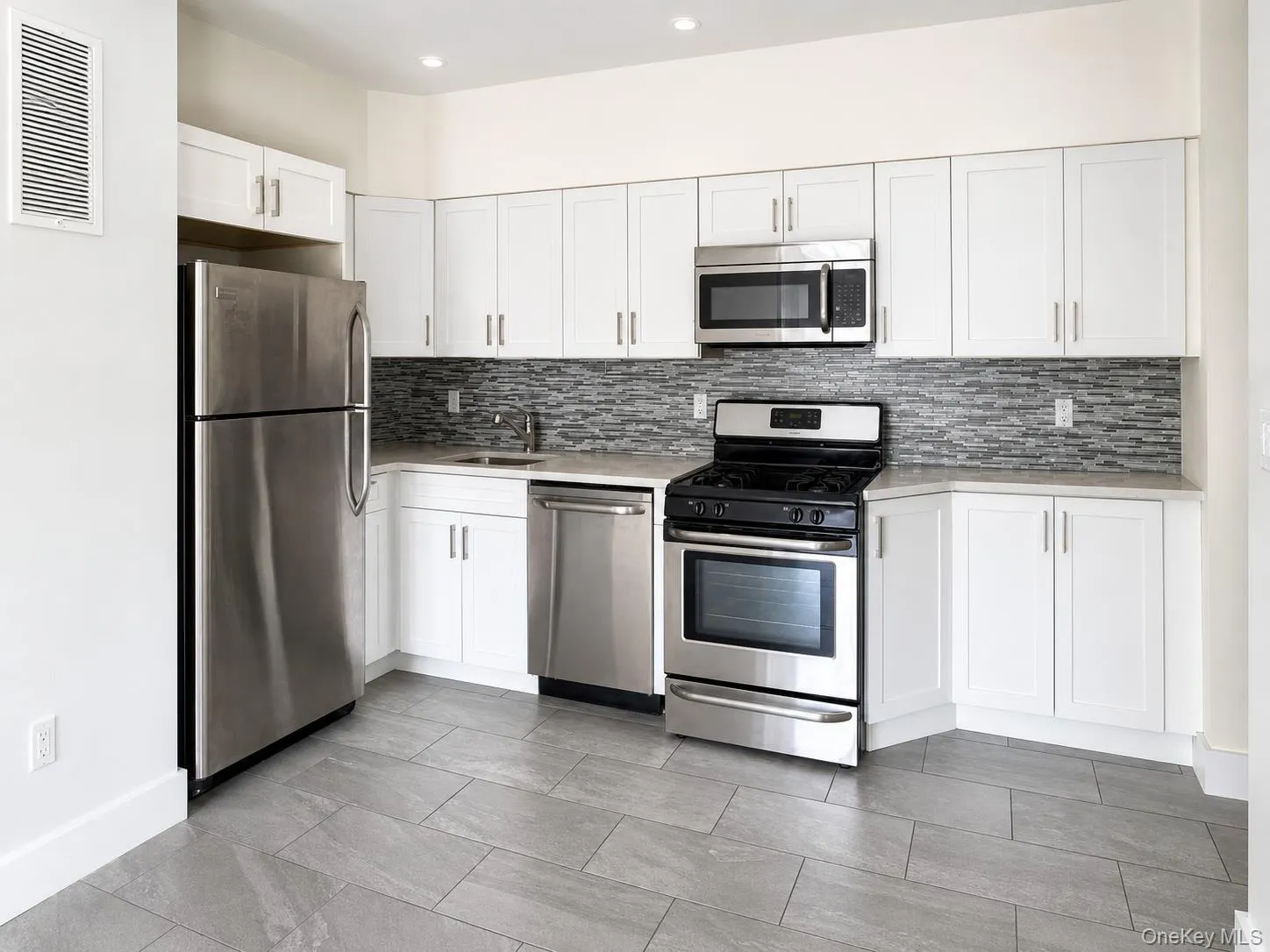 4218 bell Boulevard, New York, NY, 1 Bedroom Bedrooms, 3 Rooms Rooms,1 BathroomBathrooms,Residential Lease,For Rent,bell,0,1023202 4218 bell Boulevard, New York, NY, 1 Bedroom Bedrooms, 3 Rooms Rooms,1 BathroomBathrooms,Residential Lease,For Rent,bell,0,1023202