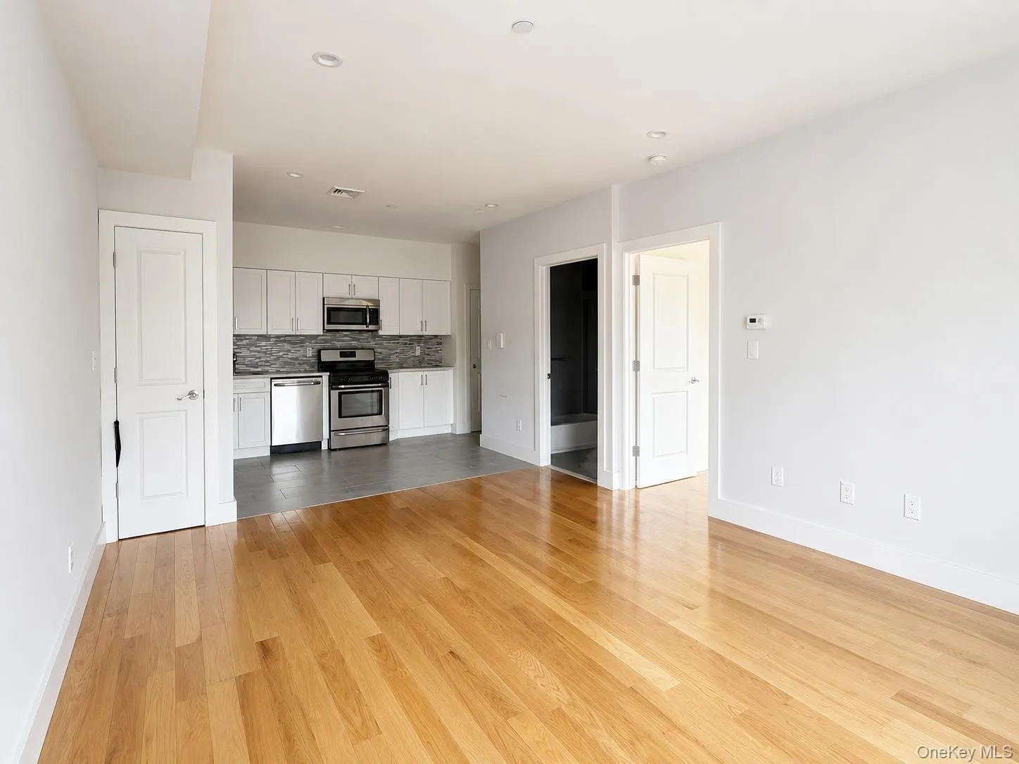 4218 bell Boulevard, New York, NY, 1 Bedroom Bedrooms, 3 Rooms Rooms,1 BathroomBathrooms,Residential Lease,For Rent,bell,0,1023202 4218 bell Boulevard, New York, NY, 1 Bedroom Bedrooms, 3 Rooms Rooms,1 BathroomBathrooms,Residential Lease,For Rent,bell,0,1023202