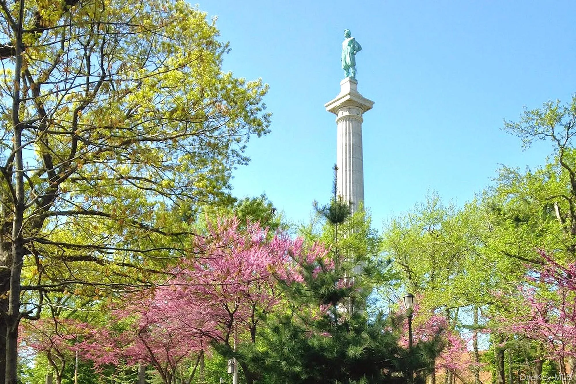 Henry Hudson Park just one block away Henry Hudson Park just one block away